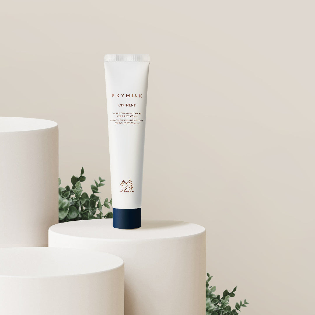 SKYMILK Moisture Ointment – textură sorbet aplicată pe piele